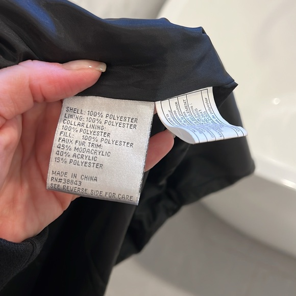 Gorgeous Goose Down Coat with fur hood - Picture 6 of 8